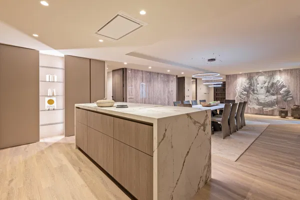 Exquisite five bedroom apartment including a garage space in Puerto Banús, Marbella
