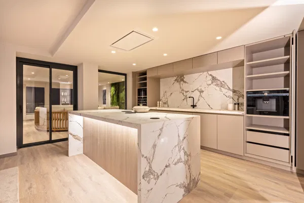 Exquisite five bedroom apartment including a garage space in Puerto Banús, Marbella