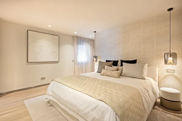 Exquisite five bedroom apartment including a garage space in Puerto Banús, Marbella