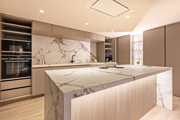 Exquisite five bedroom apartment including a garage space in Puerto Banús, Marbella