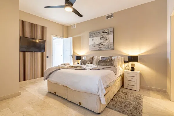 Contemporary villa with heated pool in El Rosario, Marbella East