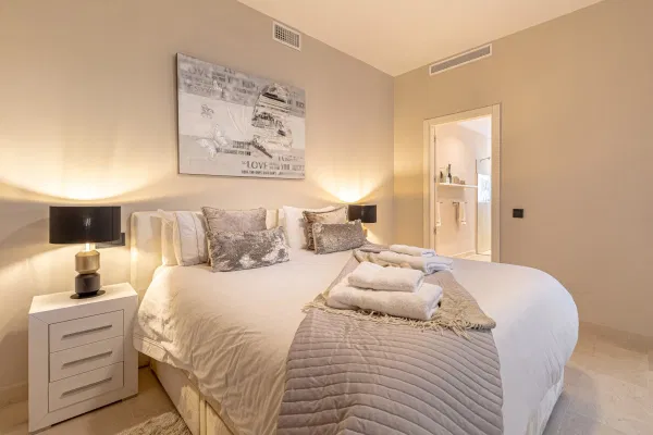 Contemporary villa with heated pool in El Rosario, Marbella East
