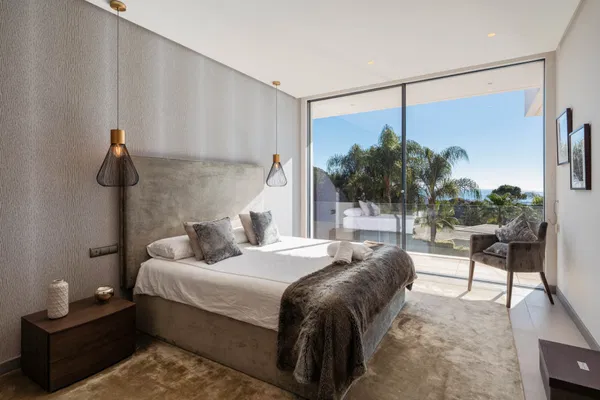 Elegant contemporary villa with sea views in the gated community of El Madroñal, Benahavís
