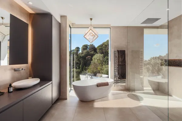 Elegant contemporary villa with sea views in the gated community of El Madroñal, Benahavís