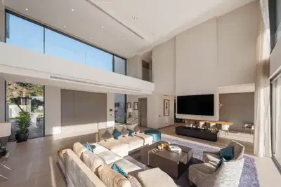 Elegant contemporary villa with sea views in the gated community of El Madroñal, Benahavís