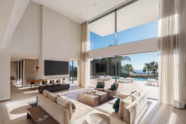 Elegant contemporary villa with sea views in the gated community of El Madroñal, Benahavís