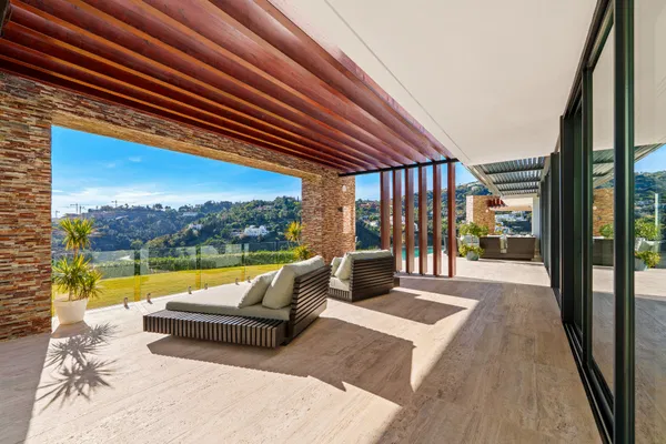 Architectural masterpiece with panoramic sea & mountain views in El Madroñal, Benahavís