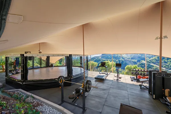Architectural masterpiece with panoramic sea & mountain views in El Madroñal, Benahavís
