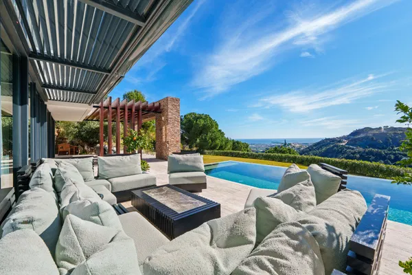 Architectural masterpiece with panoramic sea & mountain views in El Madroñal, Benahavís