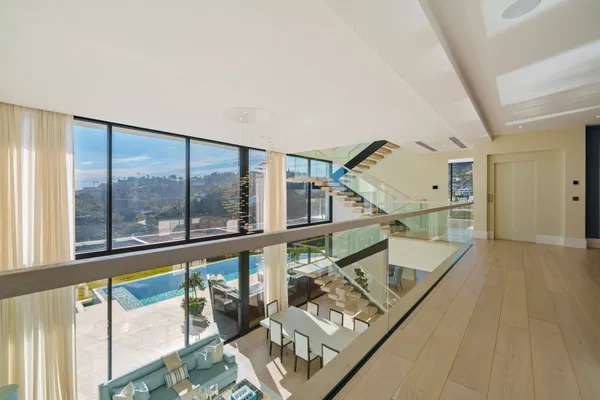 Architectural masterpiece with panoramic sea & mountain views in El Madroñal, Benahavís