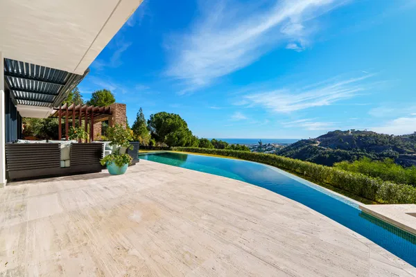 Architectural masterpiece with panoramic sea & mountain views in El Madroñal, Benahavís