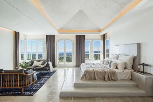 Exclusive mansion with panoramic views of the sea and coastline at Marbella Golf Club Resort, Benahavís