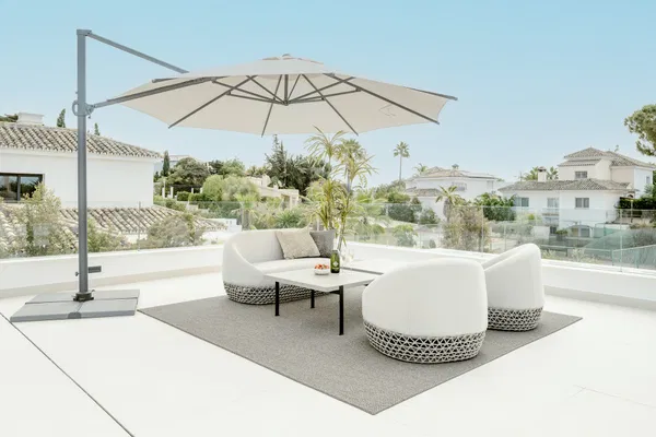 Charming villa with pool close to the beach in Las Chapas, Marbella