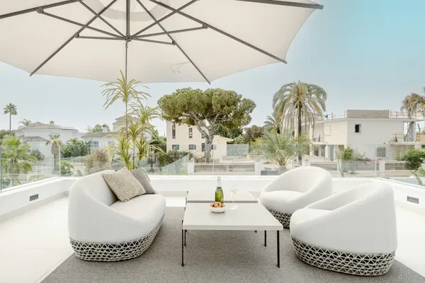 Charming villa with pool close to the beach in Las Chapas, Marbella