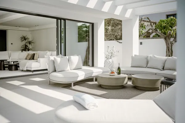Charming villa with pool close to the beach in Las Chapas, Marbella