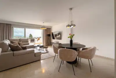 Ground floor residence with sea and mountain views in Nueva Andalucia, Marbella