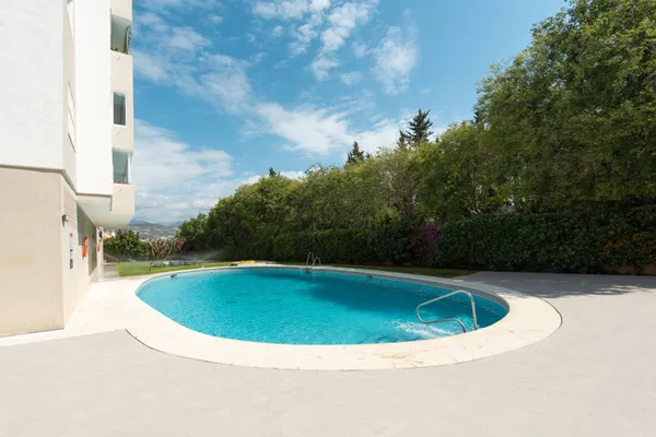 Ground floor residence with sea and mountain views in Nueva Andalucia, Marbella