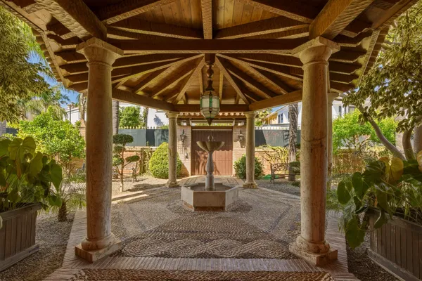 Traditional Andalusian frontline golf villa in Guadalmina Alta, Marbella