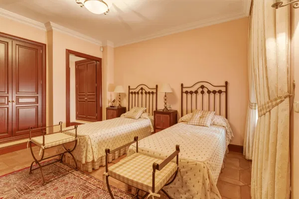 Traditional Andalusian frontline golf villa in Guadalmina Alta, Marbella