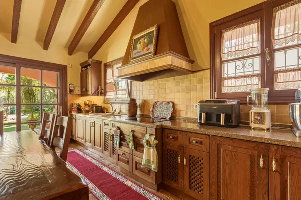 Traditional Andalusian frontline golf villa in Guadalmina Alta, Marbella