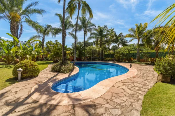 Traditional Andalusian frontline golf villa in Guadalmina Alta, Marbella