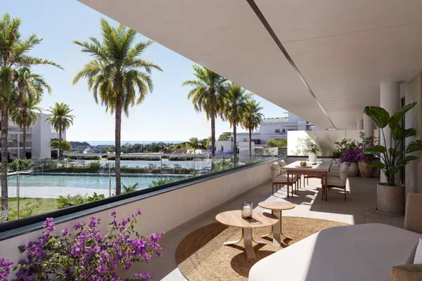 Elegant duplex penthouse with rooftop solarium on the New Golden Mile, Estepona