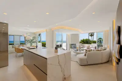 Refined beachfront living in Alcazaba Beach, Estepona