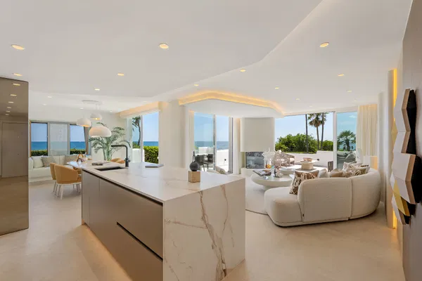 Refined beachfront living in Alcazaba Beach, Estepona
