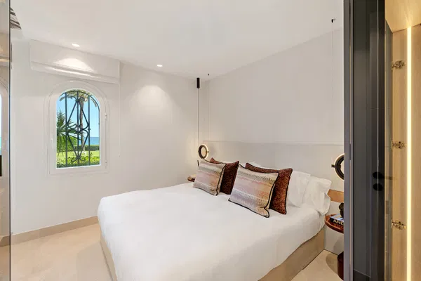 Refined beachfront living in Alcazaba Beach, Estepona