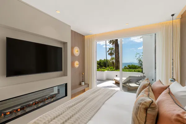Refined beachfront living in Alcazaba Beach, Estepona