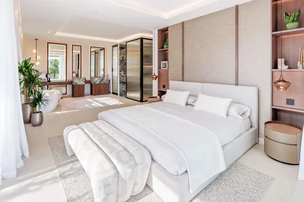 Luxury living surrounded by golf and mountain scenery in Nueva Andalucía, Marbella