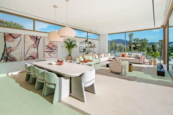 Luxury living surrounded by golf and mountain scenery in Nueva Andalucía, Marbella