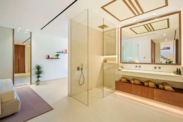Luxury living surrounded by golf and mountain scenery in Nueva Andalucía, Marbella