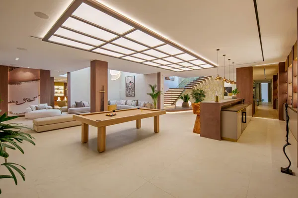 Luxury living surrounded by golf and mountain scenery in Nueva Andalucía, Marbella