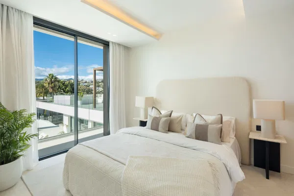 Newly built contemporary villa in the established area of Bel Air, Estepona