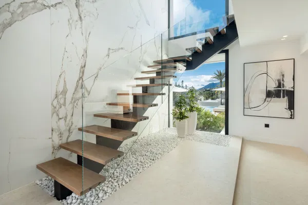 Newly built contemporary villa in the established area of Bel Air, Estepona