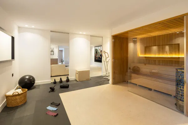 Newly built contemporary villa in the established area of Bel Air, Estepona
