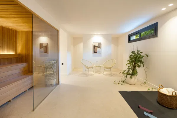 Newly built contemporary villa in the established area of Bel Air, Estepona