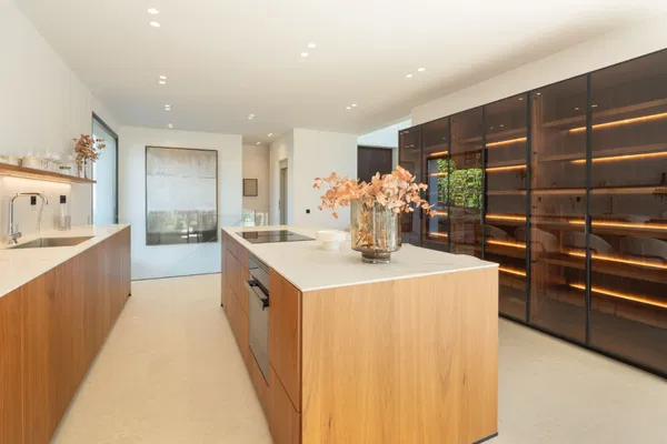 Newly built contemporary villa in the established area of Bel Air, Estepona