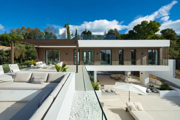 Newly built contemporary villa in the established area of Bel Air, Estepona