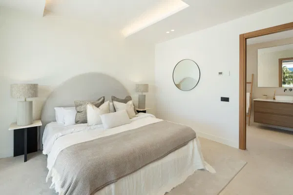 Newly built contemporary villa in the established area of Bel Air, Estepona