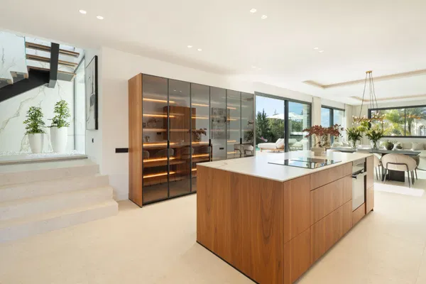 Newly built contemporary villa in the established area of Bel Air, Estepona