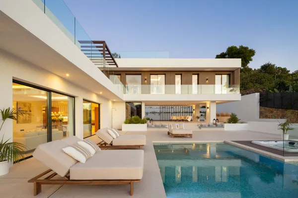 Newly built contemporary villa in the established area of Bel Air, Estepona