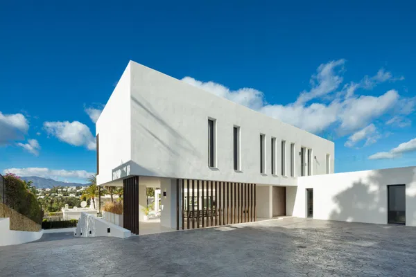 Newly built contemporary villa in the established area of Bel Air, Estepona