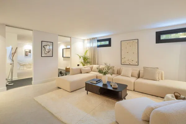 Newly built contemporary villa in the established area of Bel Air, Estepona