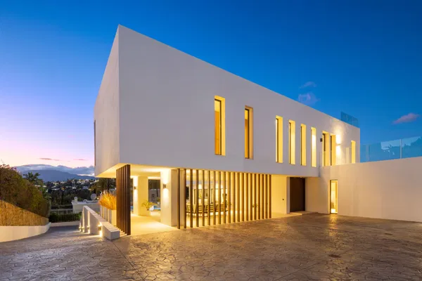 Newly built contemporary villa in the established area of Bel Air, Estepona