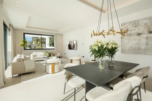 Newly built contemporary villa in the established area of Bel Air, Estepona
