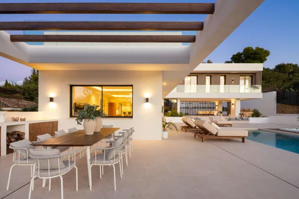 Newly built contemporary villa in the established area of Bel Air, Estepona