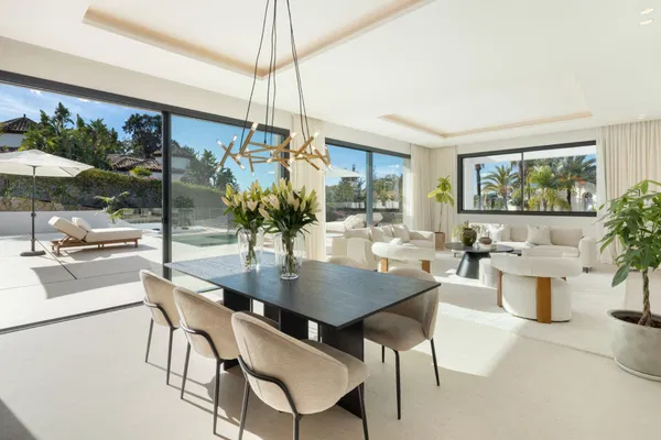Newly built contemporary villa in the established area of Bel Air, Estepona