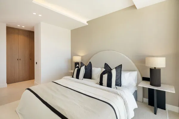Newly built contemporary villa in the established area of Bel Air, Estepona